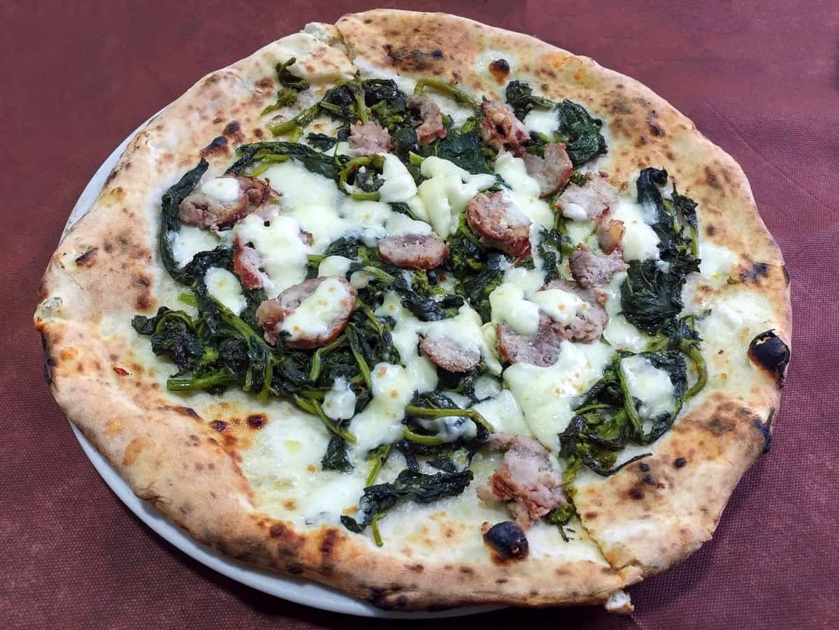 Pizza-Salsiccia-e-Friarielli-classica-della-Pizzeria-Del-Popolo-3102854036